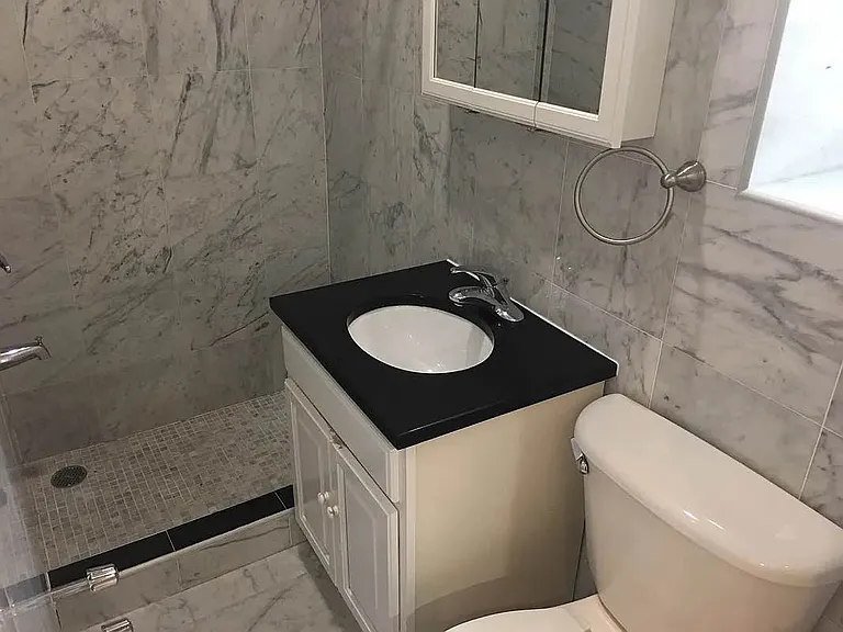 417 W 43rd St #1R — Photo 8