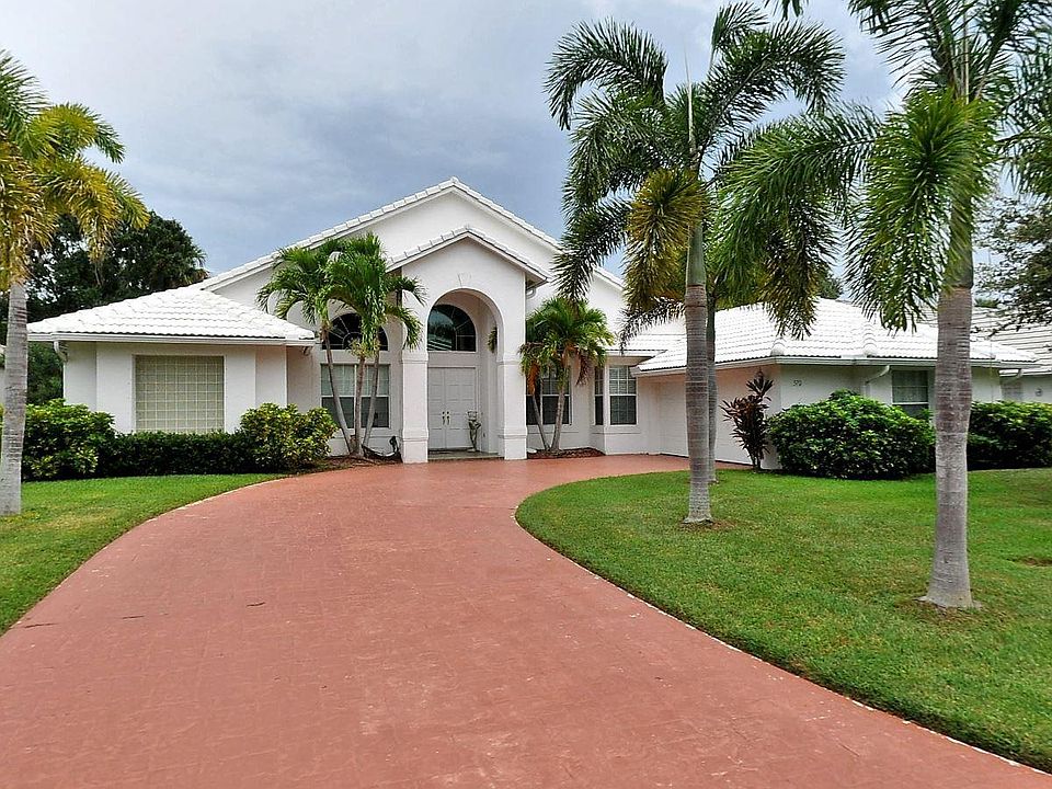 Home For Sale In Saint Lucie West