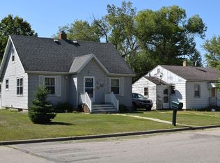 225 N Ash Ave, Hallock, MN 56728