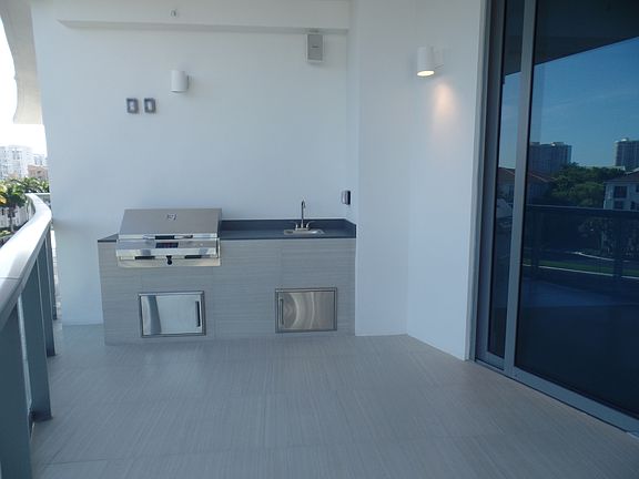 3rd image of 3250 NE 188th St APT 302