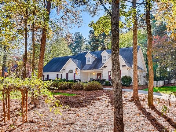 2nd image of 535 Redwood Cir