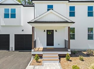 2 Valley Run Dr, Attleboro, MA 02703