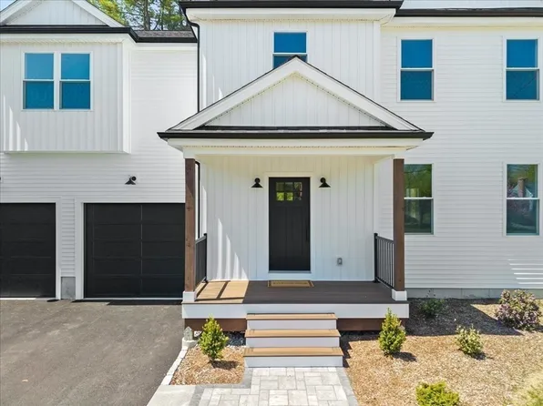 2 Valley Run Dr, Attleboro, MA 02703