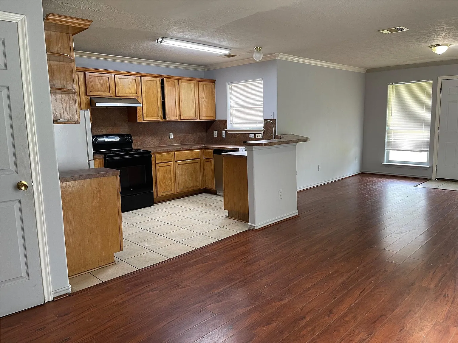 4 bed, 2.5 bath, 1980 sqft, $1,800 — Photo 3