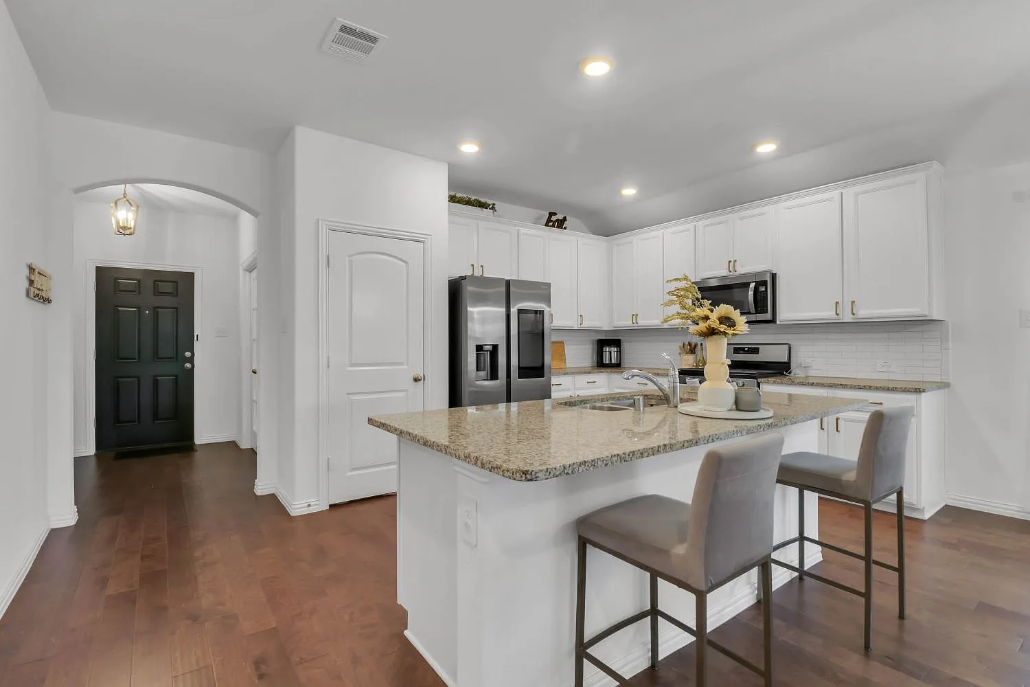 3 bed, 1867 sqft, $2,600 — Photo 3