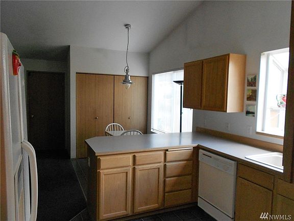 4th image of 7116 201st St E