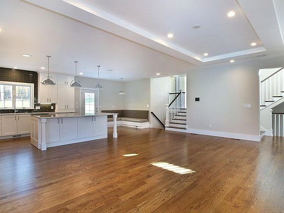 4th image of 79 Country Ln