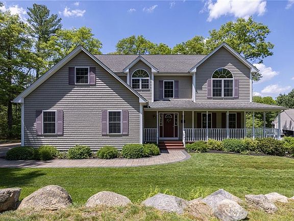 3rd image of 47 Wooded Grove Cir