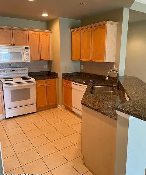 400 E Bay St #202 — Photo 11