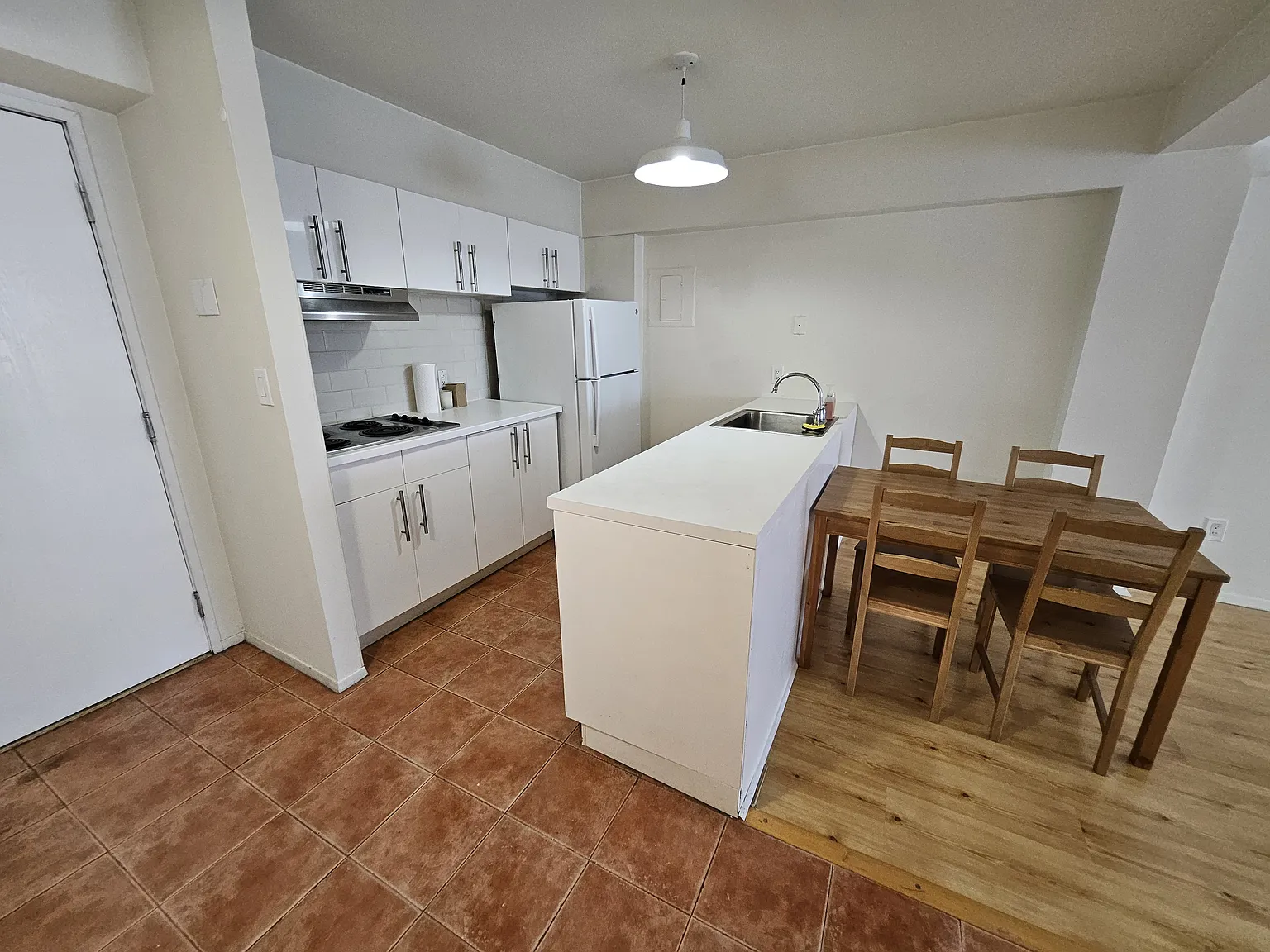 1 bed, 672 sqft, $1,800 — Photo 2