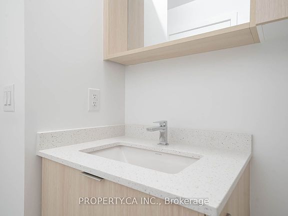 3rd image of 5105 Hurontario St #1406
