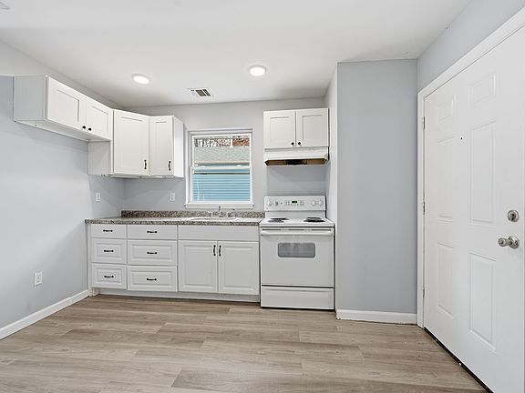 4th image of 212 N 1st St Floor 2