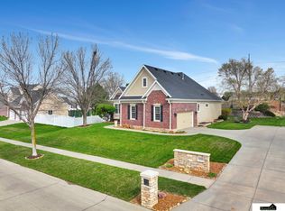 8420 Augusta Dr, Lincoln, NE 68526
