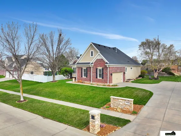 8420 Augusta Dr, Lincoln, NE 68526