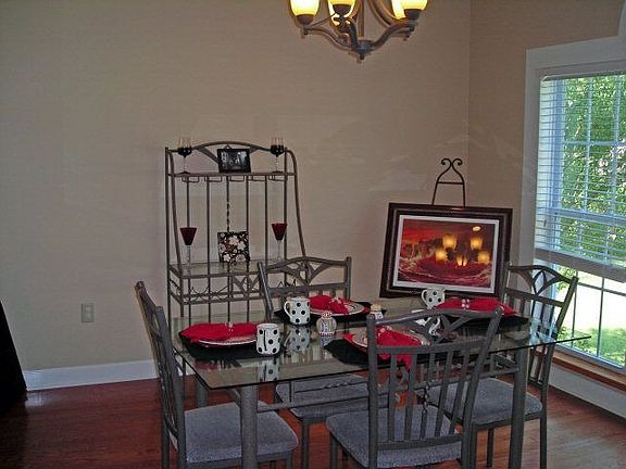 3rd image of 104 Hope Ln