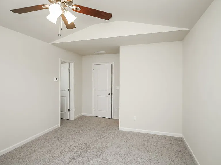 302 Freeman Cir — Photo 9