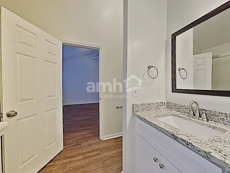 2462 Heatherton Ct — Photo 12