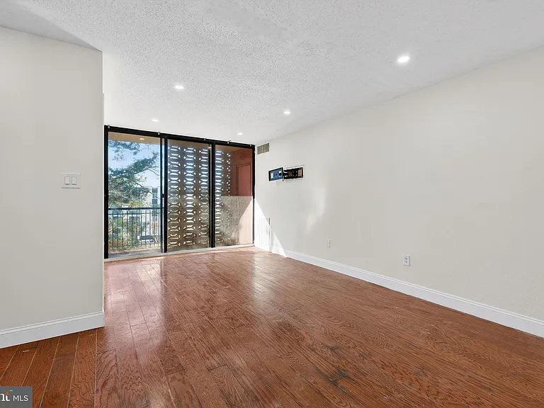 16 S Van Dorn St #506 — Photo 5