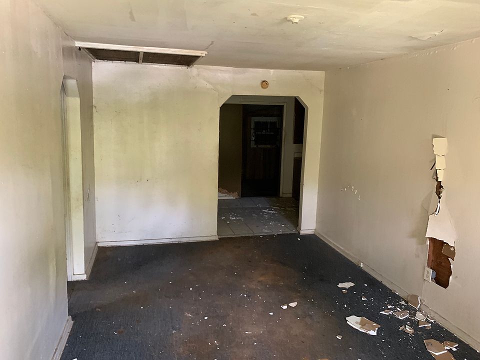 2nd image of 7502 Springdale St