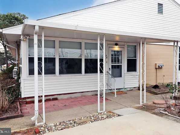 5 Valley Stream Dr #B, Manchester Township, NJ 08759