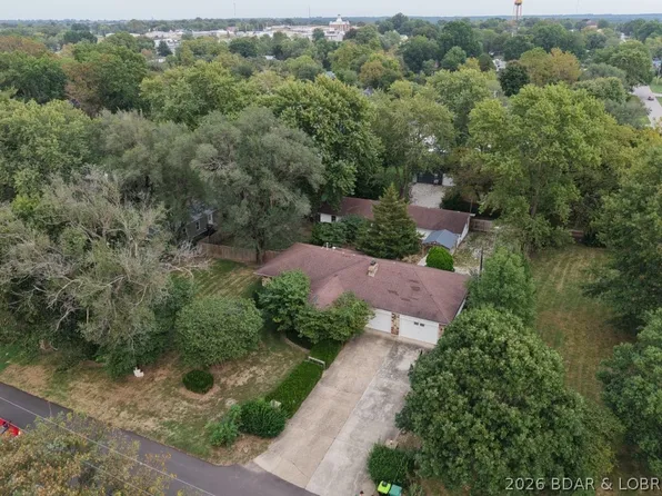 312 S Oak St, Versailles, MO 65084