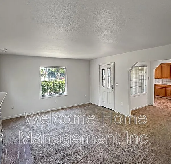 3310 Geneva St — Photo 2