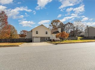 2211 Oakmont Ct, Greensboro, NC 27407