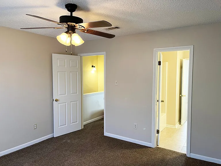 1717 Southpointe Dr — Photo 7