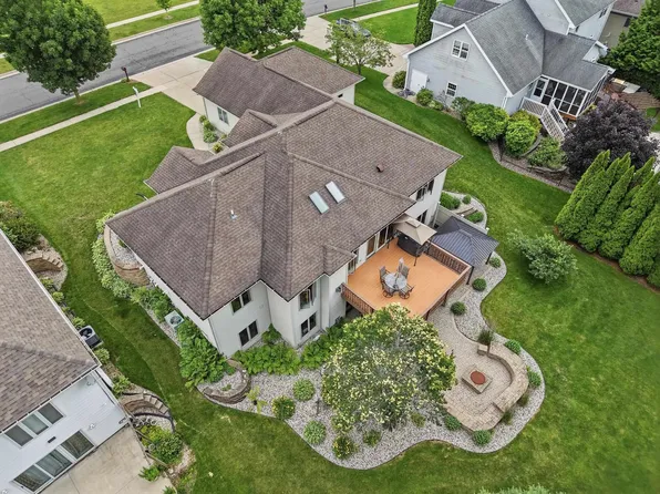 738 Weald Bridge Rd, Cottage Grove, WI 53527