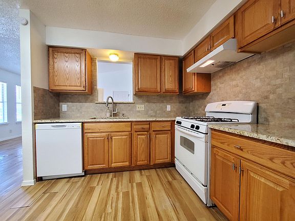 3rd image of 1307A Bonnie Brae St