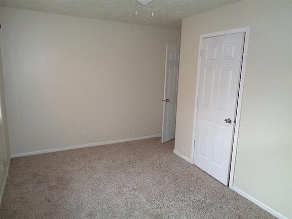 4th image of 30 Pine Crest Dr