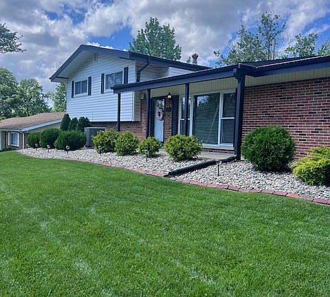 2nd image of 1014 Leisure Ln