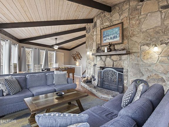 2nd image of 1820 Zurich Ct