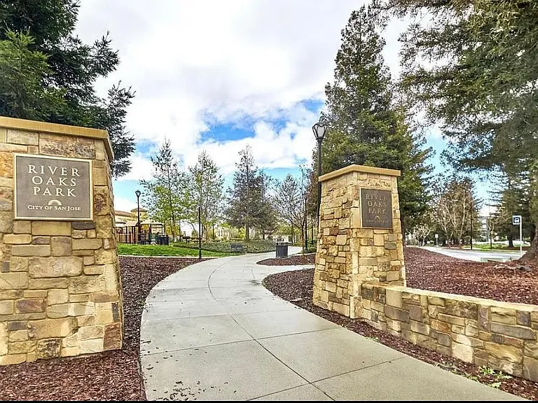 414 Galleria Dr #4 — Photo 45