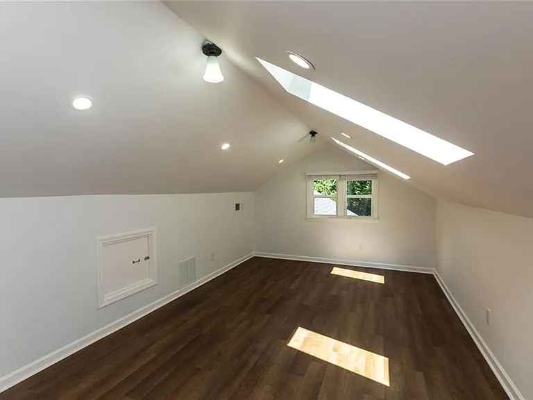 1311 Roxboro Dr — Photo 32