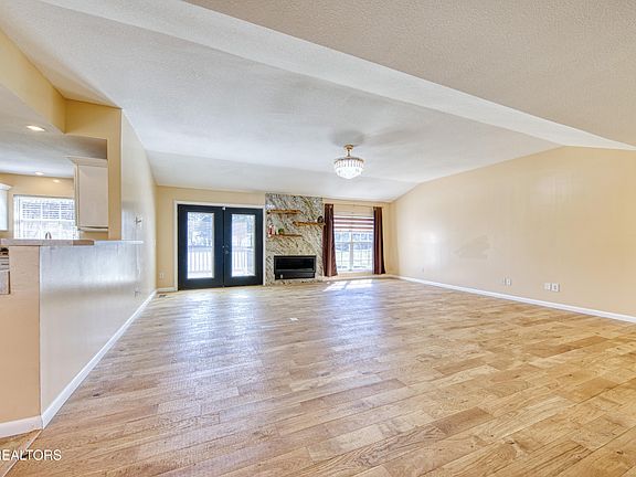 3rd image of 5020 Hawk Hill Way