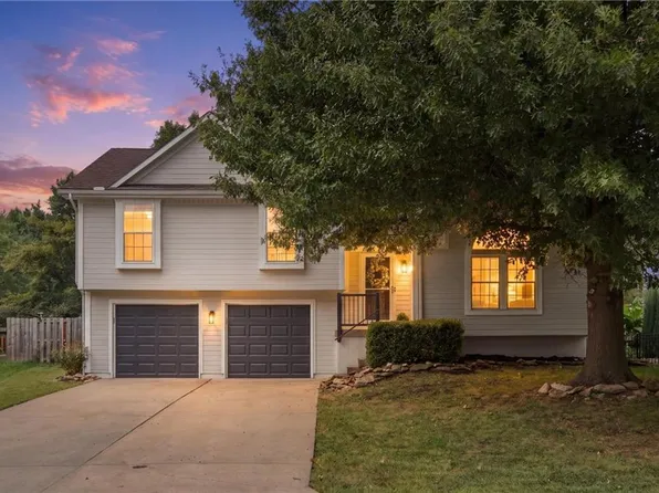 1208 NE Beacon Ave, Lees Summit, MO 64086