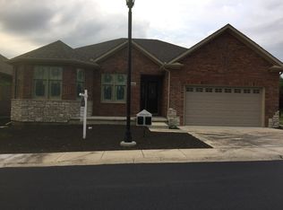 104 Donmor Dr, Roselle, IL 60108