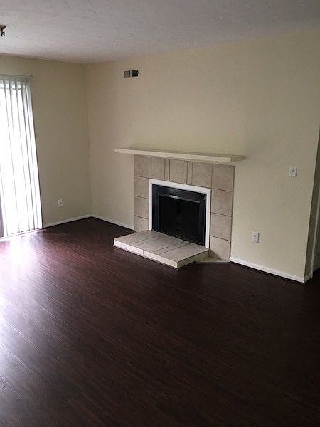 1st image of 1004 Parkvale Ct APT 4