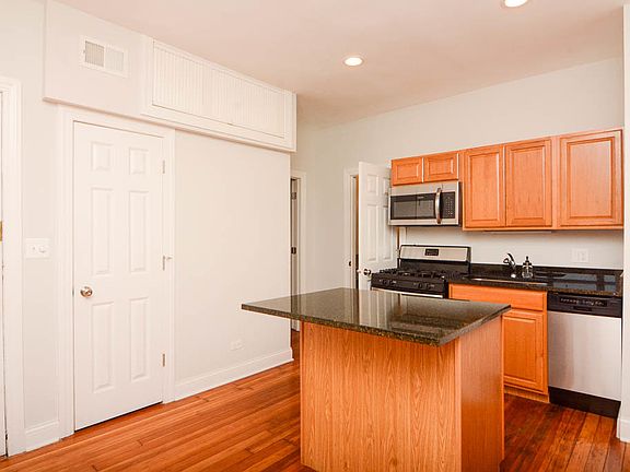 5th image of 1009 N Sacramento Ave #F5