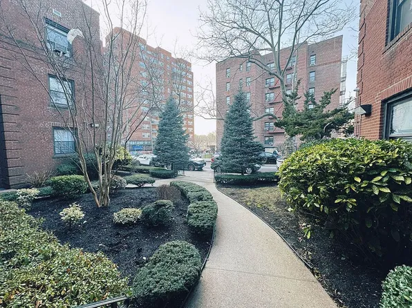 139-06 Pershing Cres APT 1A, Queens, NY 11435
