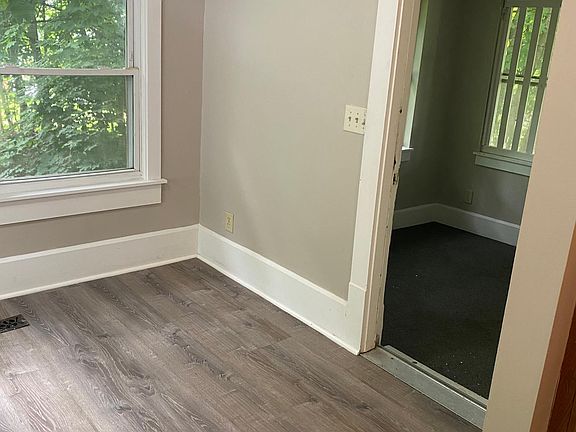 3 season sun room off dining area