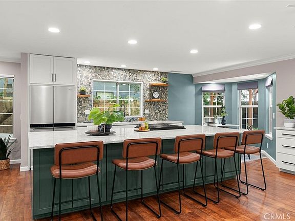 4th image of 10 Savannah Ln