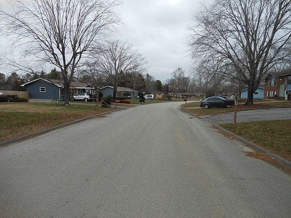 5th image of 226 Serena Dr