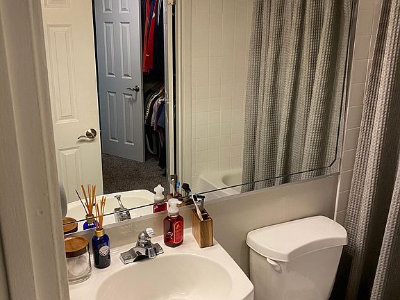 5th image of 1704 Maple Pl #309