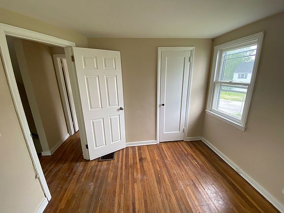 2nd image of 11 Ellen Dr