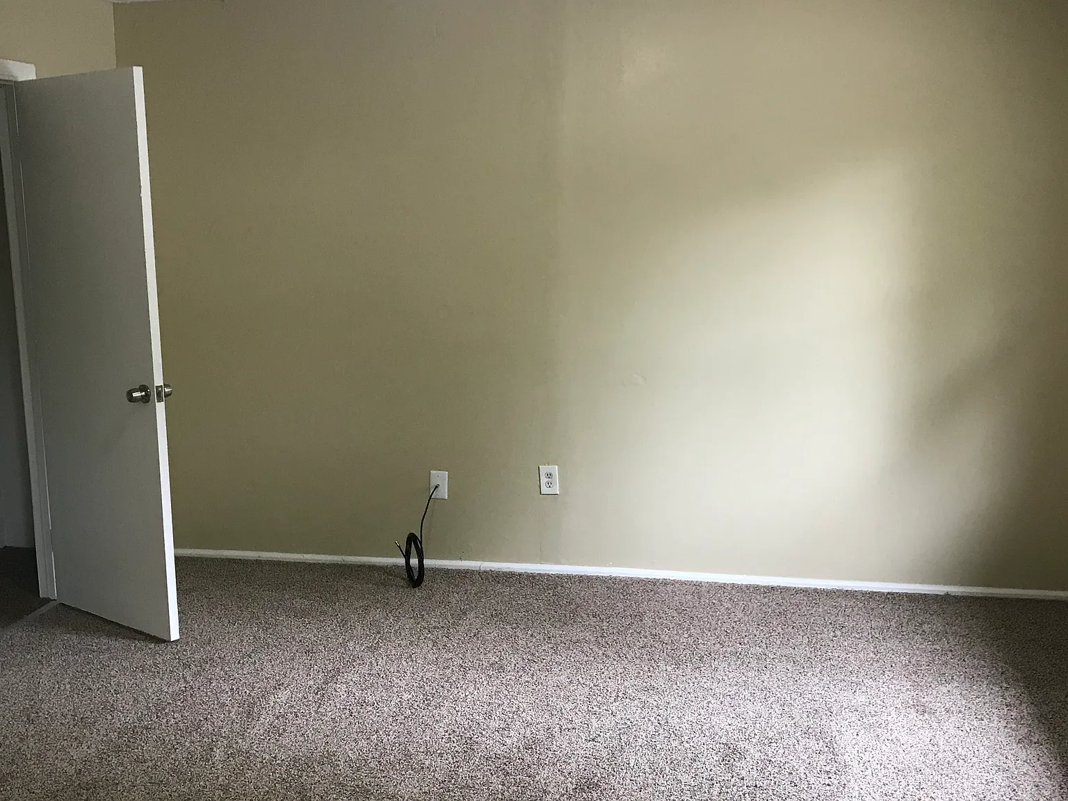 3 bed, 1348 sqft, $1,000 — Photo 2