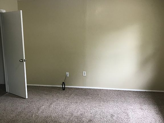 2nd image of 2811 1/2 Residence St