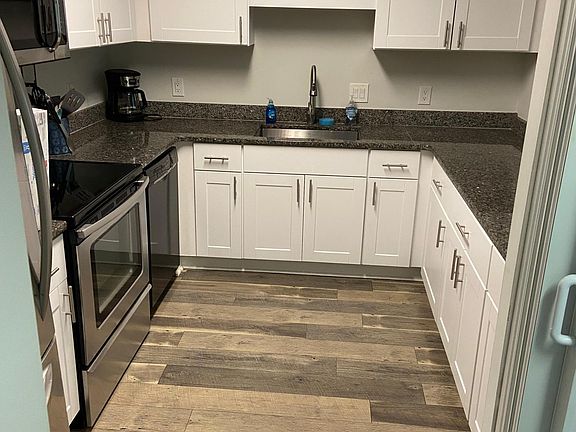 Fully stocked kitchen for all your needs