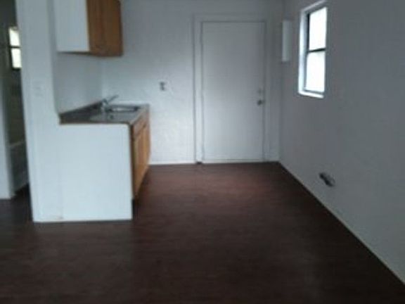 4th image of 922 NW 17th Ave